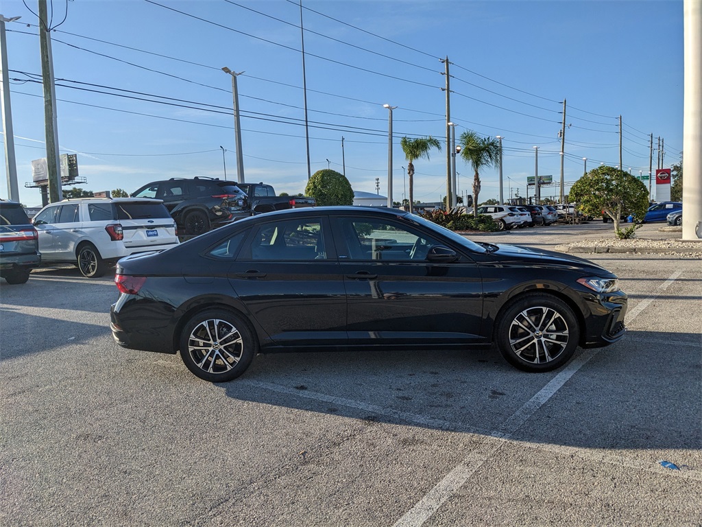 2025 Volkswagen Jetta 1.5T Sport photo 8