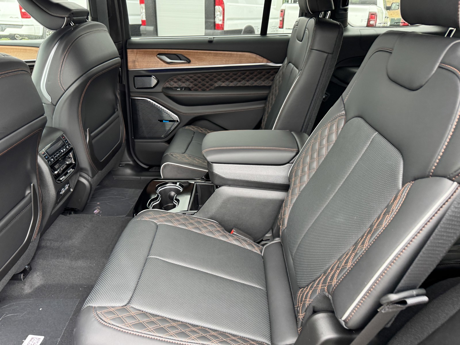 2025 Jeep Grand Cherokee L Summit Reserve photo 11