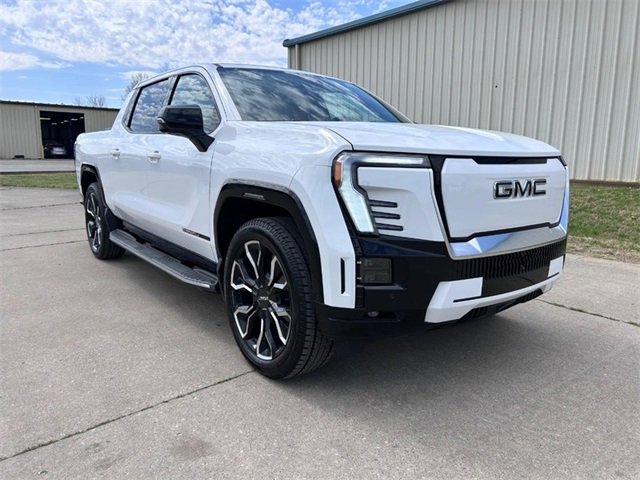 2025 GMC Sierra EV Denali's photo