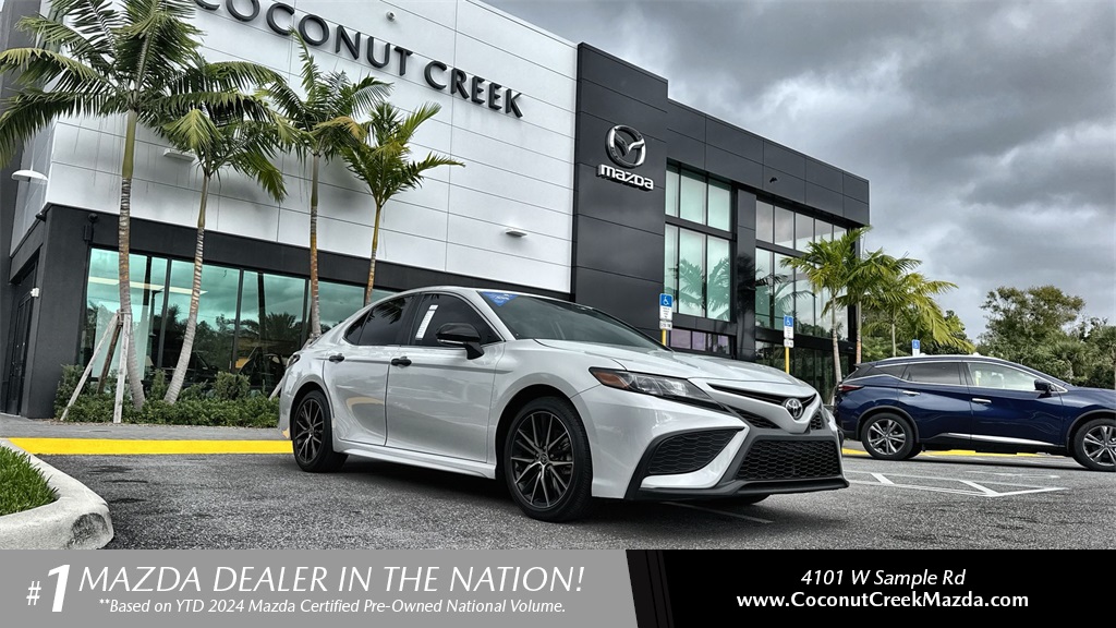 2024 Toyota Camry SE's photo