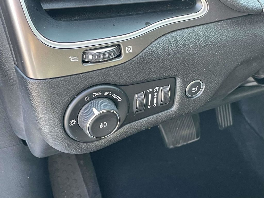 2019 Jeep Cherokee Latitude photo 27