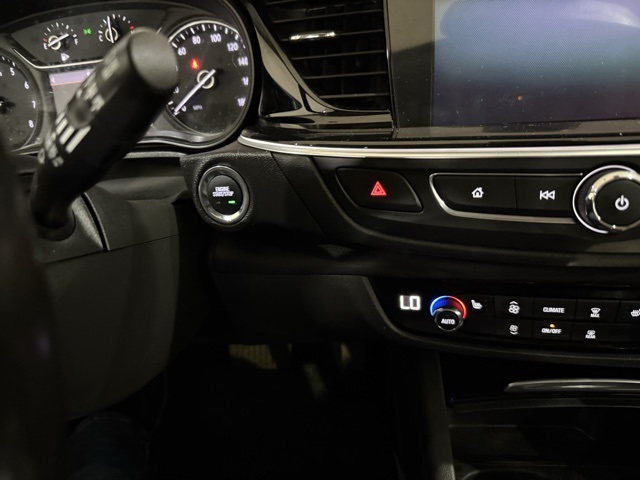 2018 Buick Regal TourX Essence photo 18