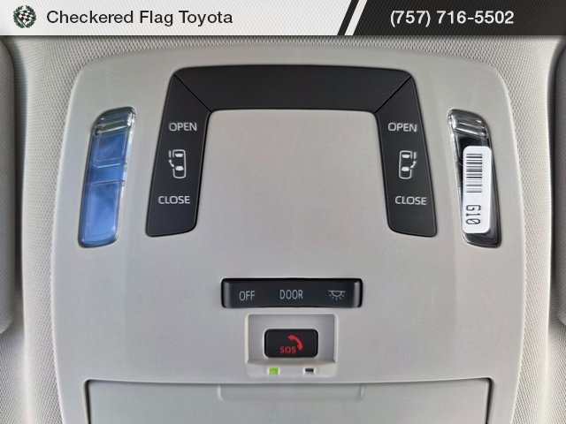 2025 Toyota Sienna LE photo 9