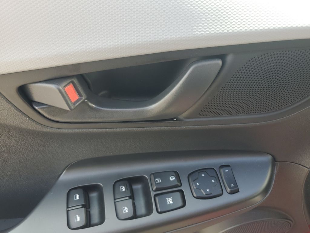 2021 Hyundai Kona SEL Plus photo 12