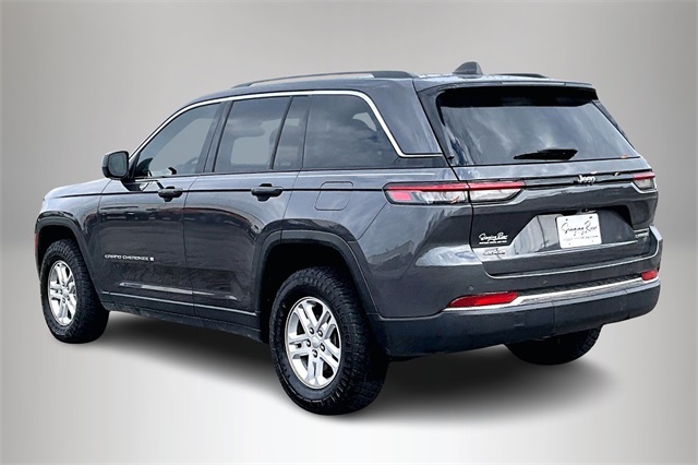 2024 Jeep Grand Cherokee Laredo photo 2