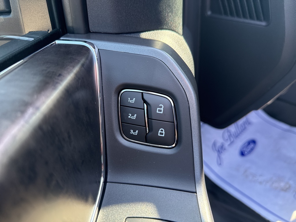 2026 Ford F-250 Lariat photo 19