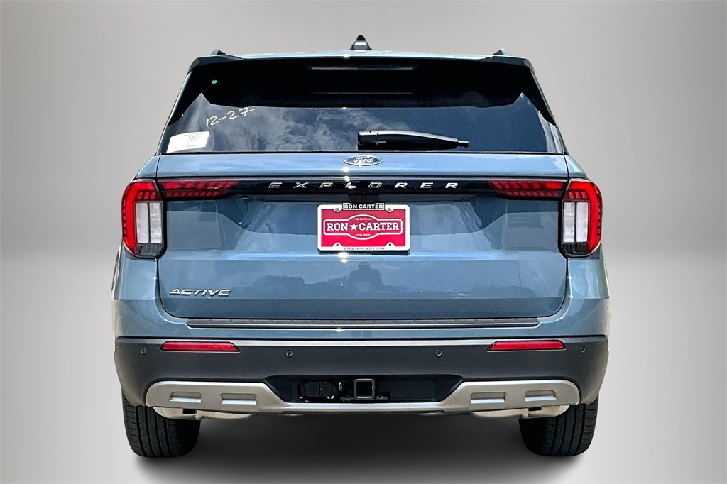 2025 Ford Explorer photo 2