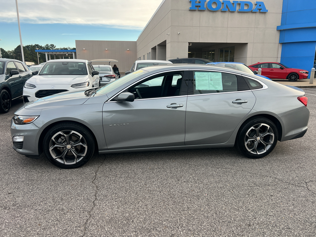 2024 Chevrolet Malibu 1LT photo 2
