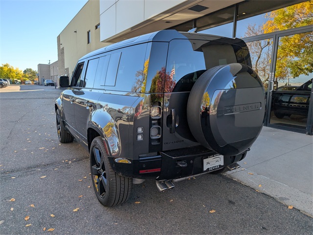 2025 Land Rover Defender 110 V8 photo 4