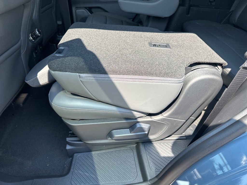 2025 Ford Explorer photo 35