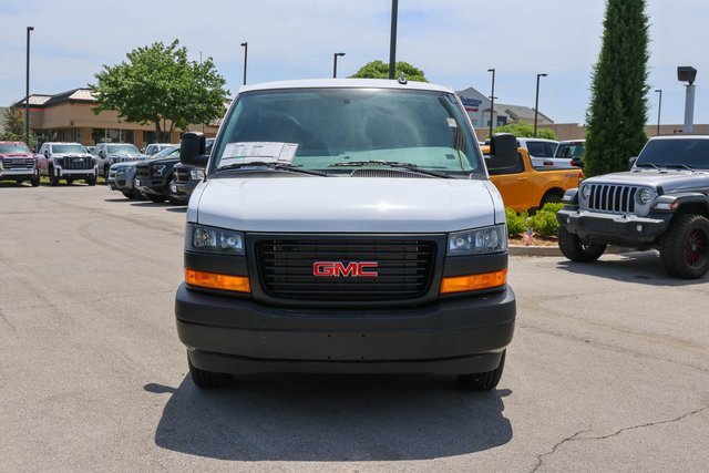 2025 Gmc Savana Cargo 2500 photo 2