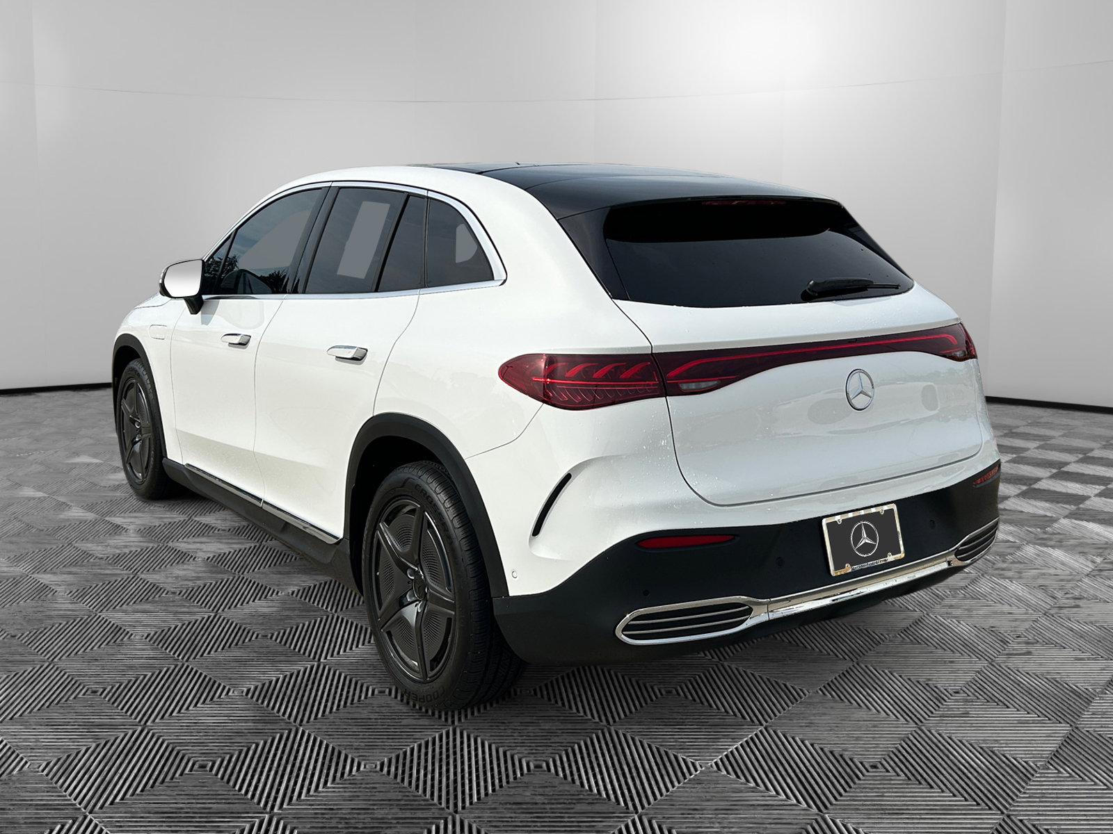 2024 Mercedes Benz EQE SUV 350 4MATIC photo 3