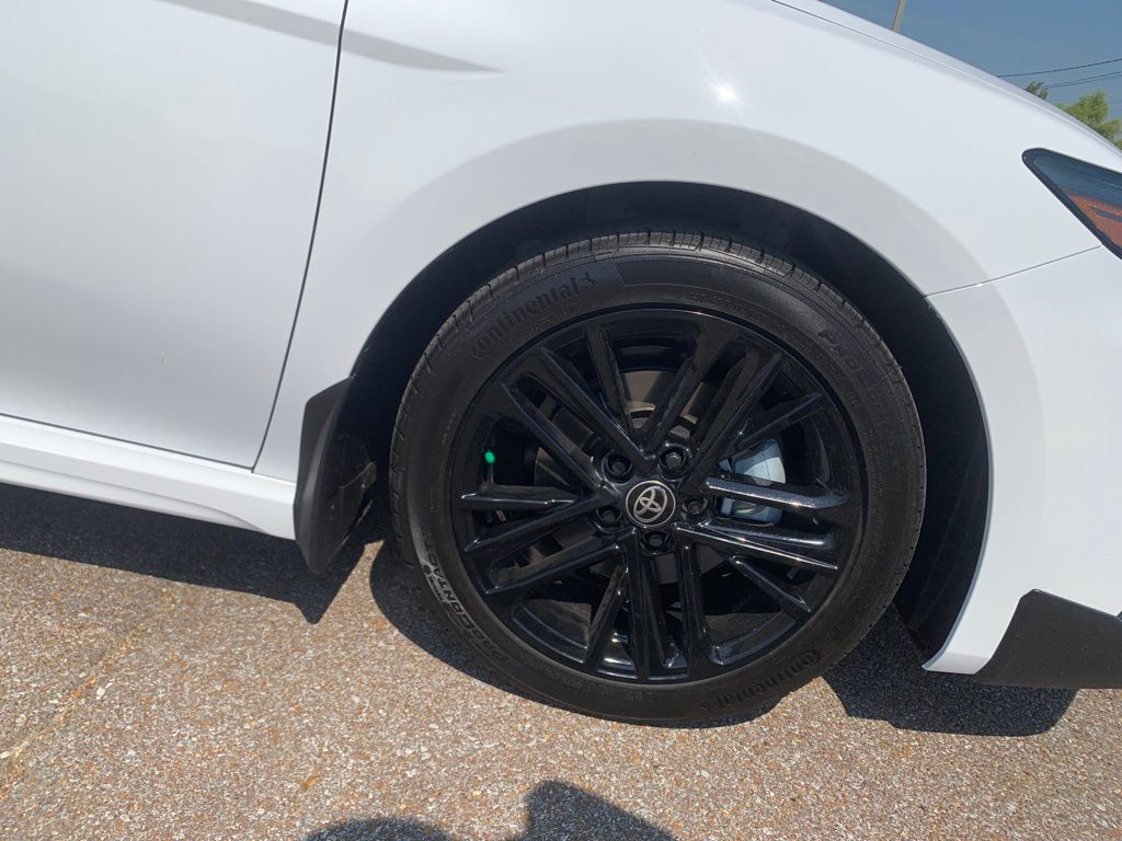 2025 Toyota Camry SE photo 9