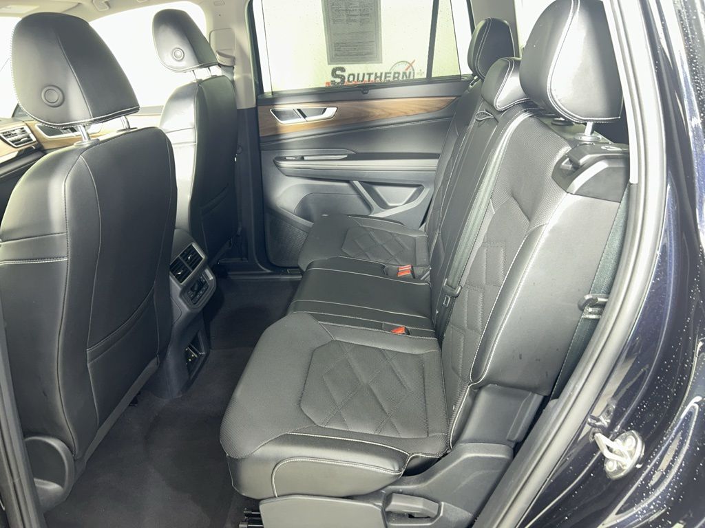 2024 Volkswagen Atlas SE Technology photo 13