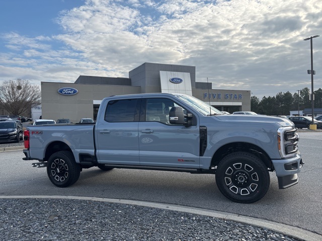 2026 Ford F-250 Super Duty Platinum's photo