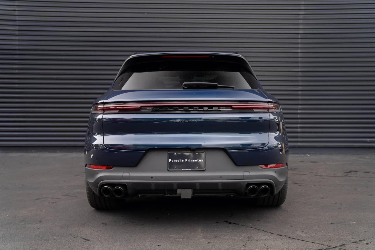 2025 Porsche Cayenne photo 15
