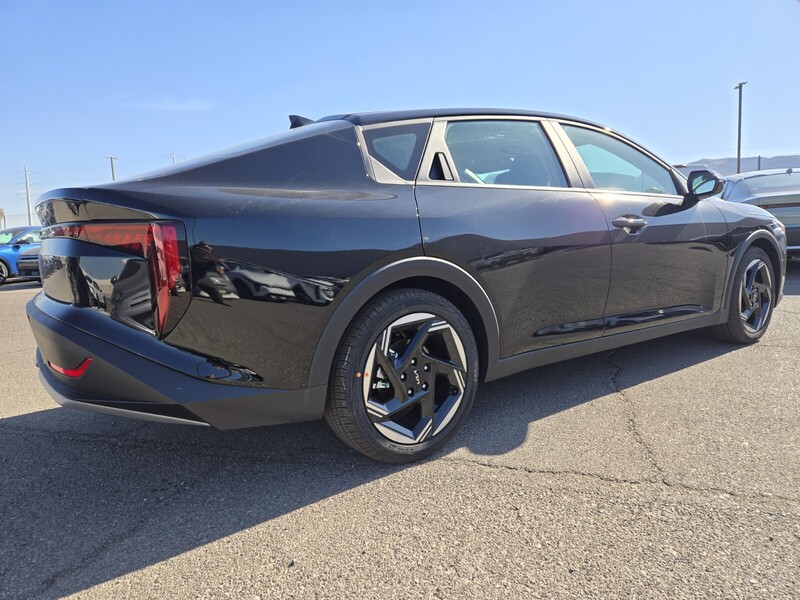 2025 Kia K4 EX photo 3