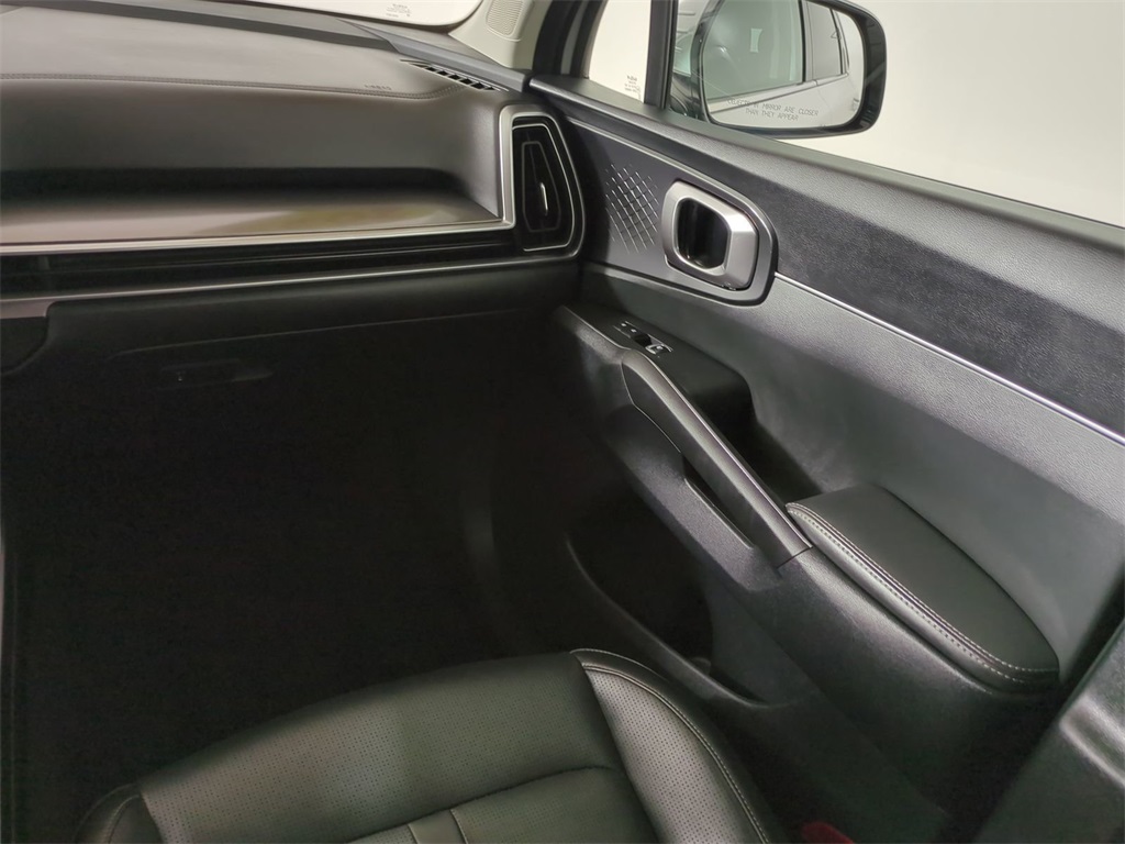 2025 Kia Sorento S photo 13