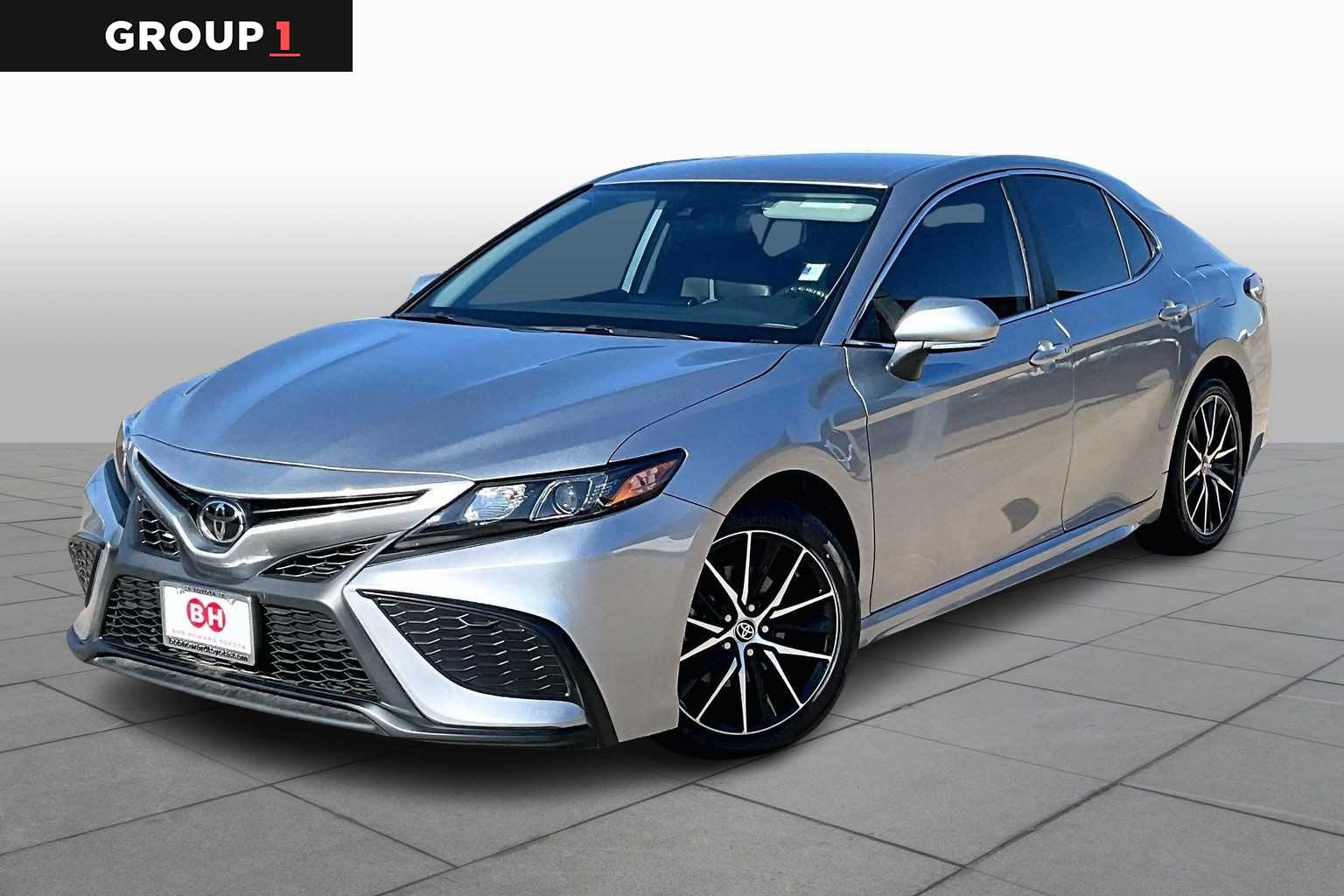 2023 Toyota Camry SE's photo