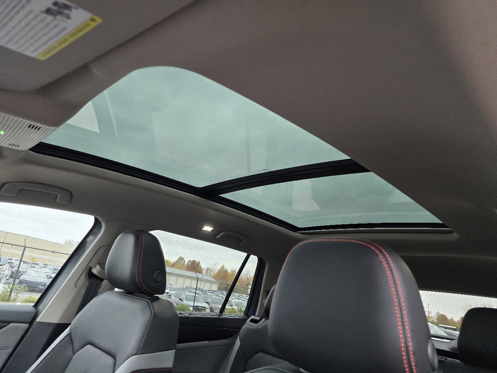 2025 Volkswagen Atlas Peak Edition photo 14