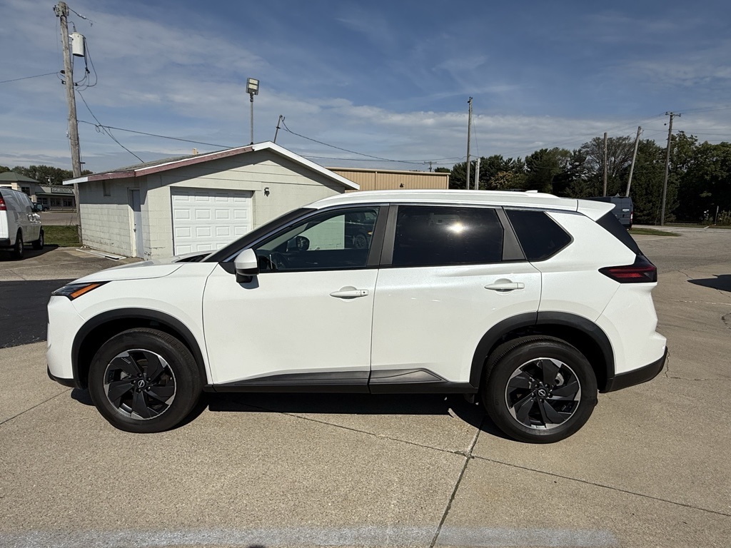 2024 Nissan Rogue SV photo 3