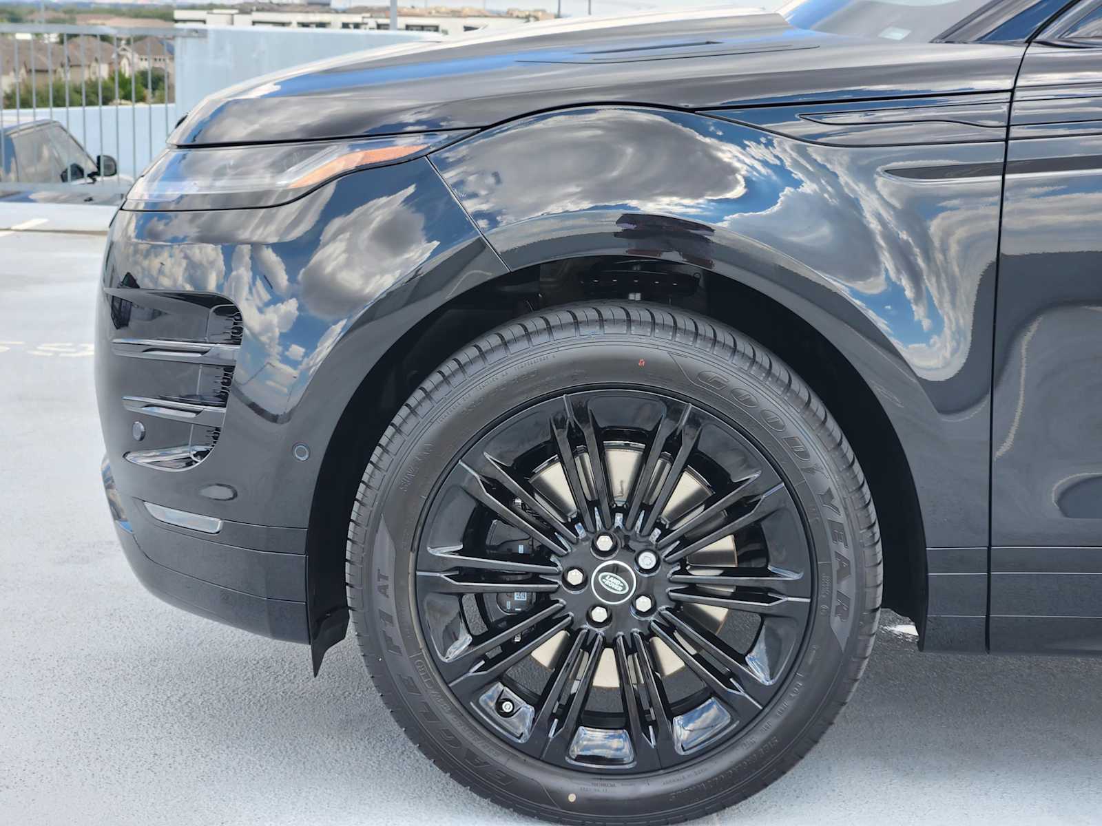 2026 Land Rover Range Rover Evoque Dynamic SE photo 9