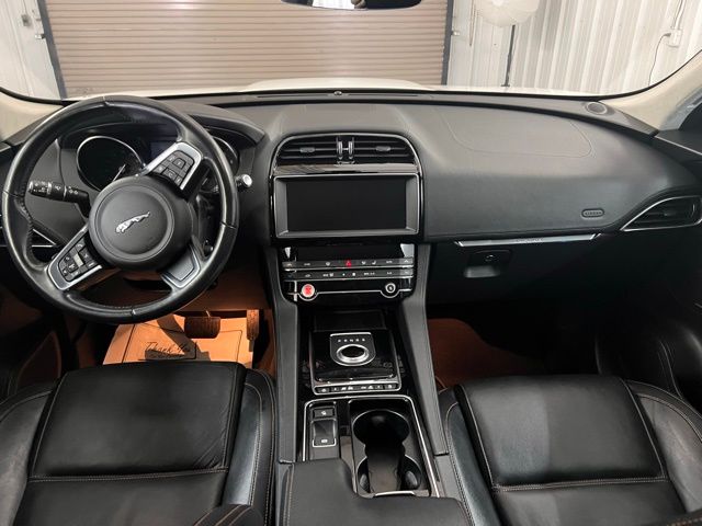 2020 Jaguar F-PACE Prestige photo 15