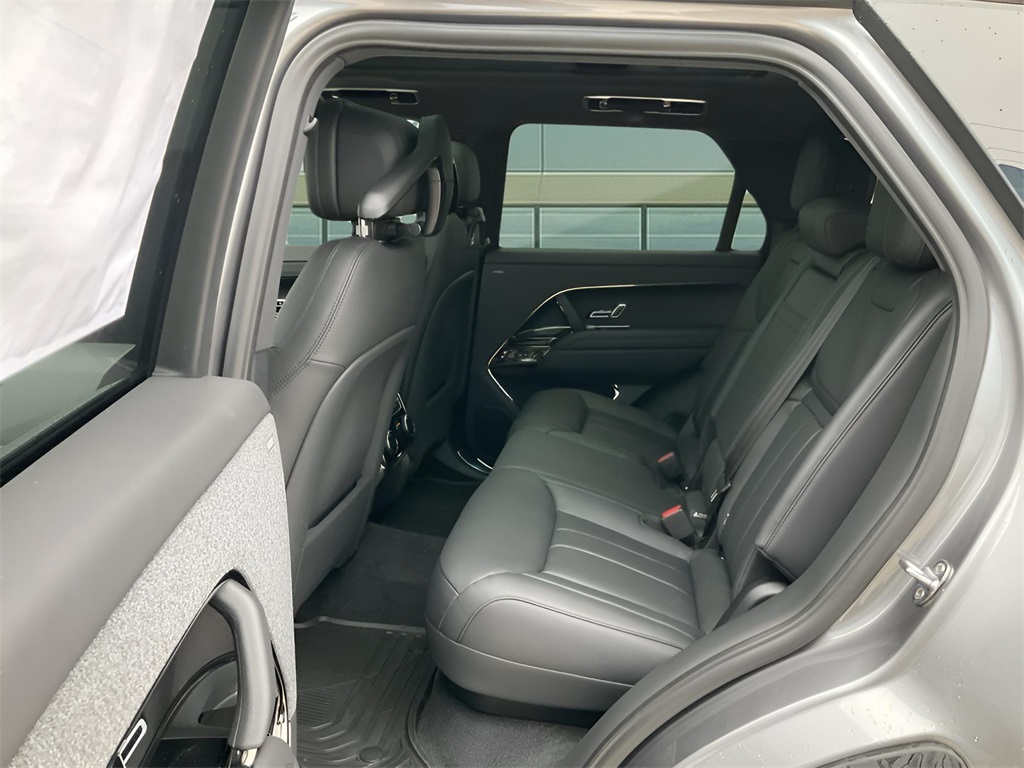 2025 Land Rover Range Rover Sport SE photo 15
