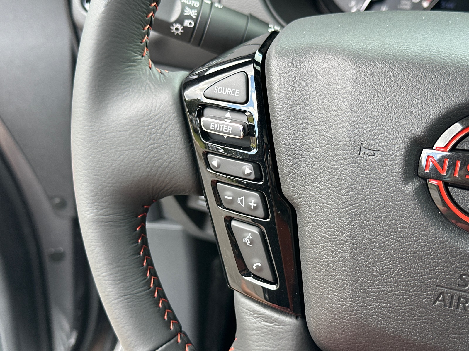 2025 Nissan Frontier PRO-4X photo 25