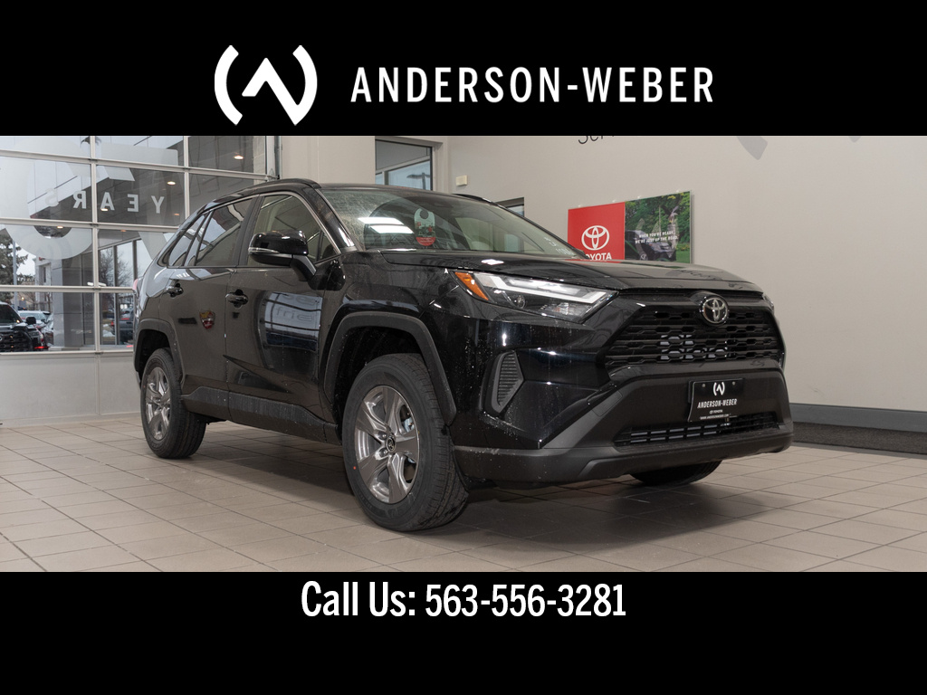 2025 Toyota RAV4 XLE's photo