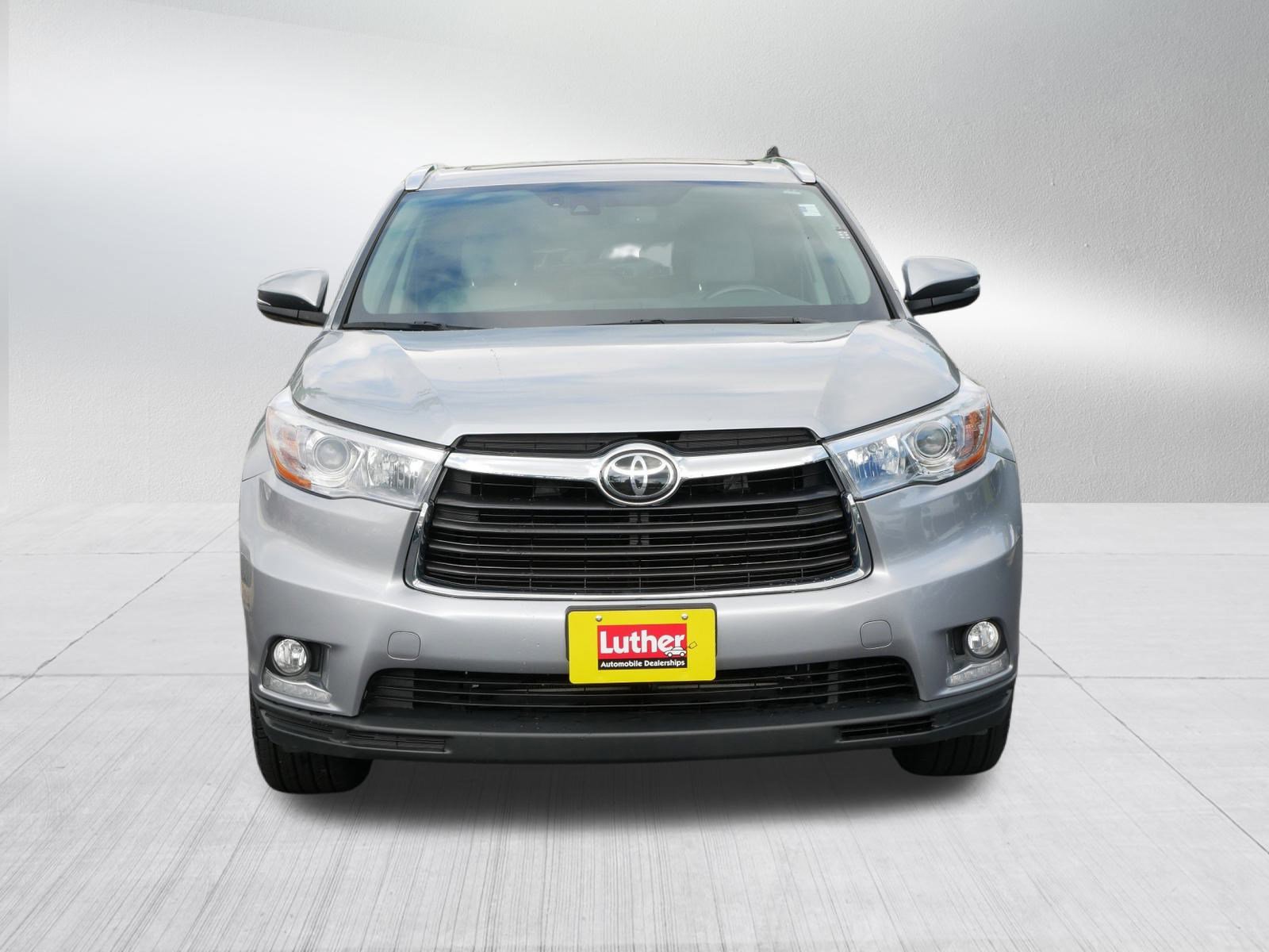 Used 2016 Toyota Highlander Limited Platinum with VIN 5TDDKRFHXGS307468 for sale in Minneapolis, Minnesota