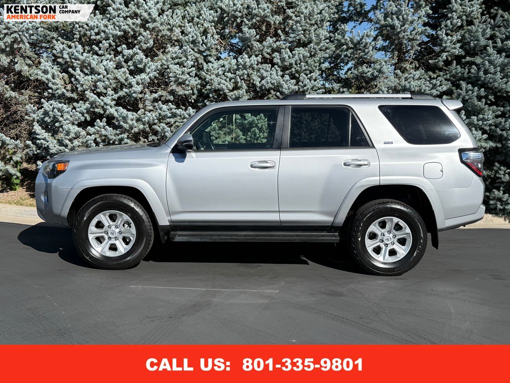 2024 Toyota 4Runner SR5 Premium photo 4