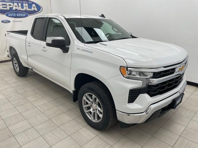 2026 Chevrolet Silverado LT's photo