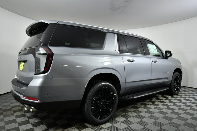 2026 Chevrolet Suburban Premier photo 4