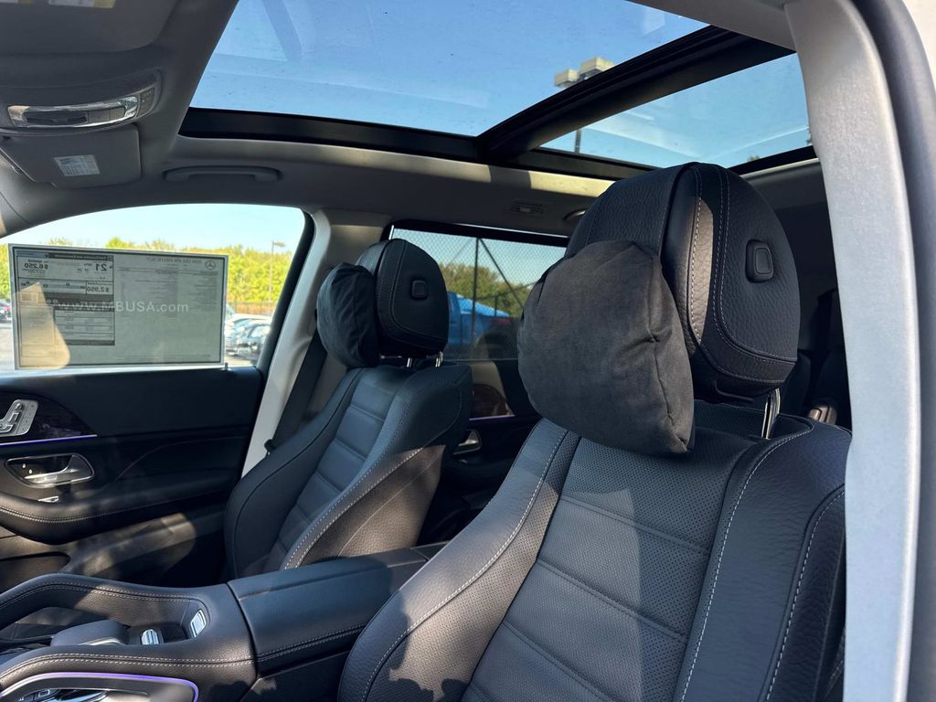 2026 Mercedes Benz GLS 450 4MATIC photo 17