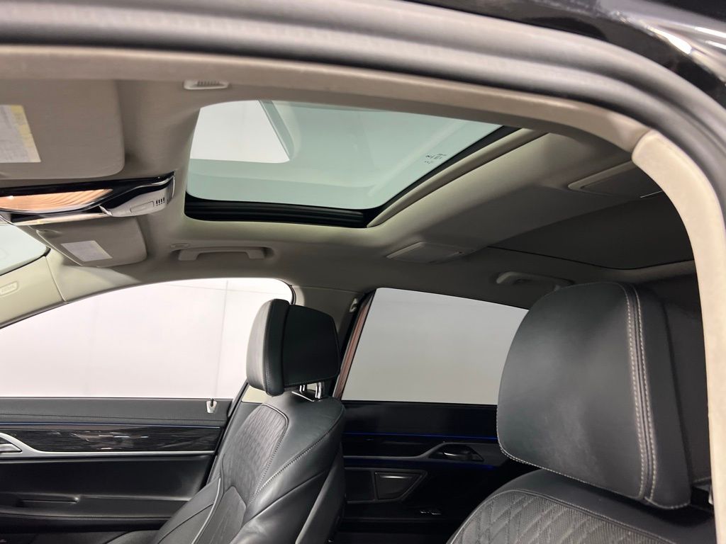 2020 Bmw 745e xDrive Sedan photo 18