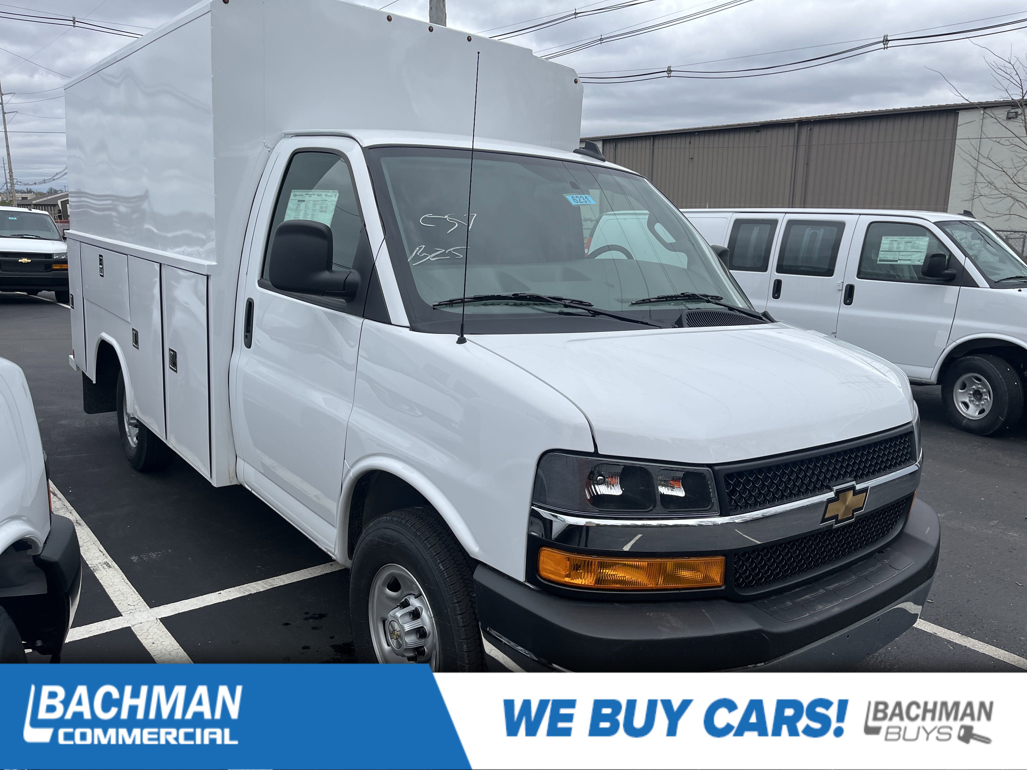 2025 Chevrolet Express Cutaway Base's photo