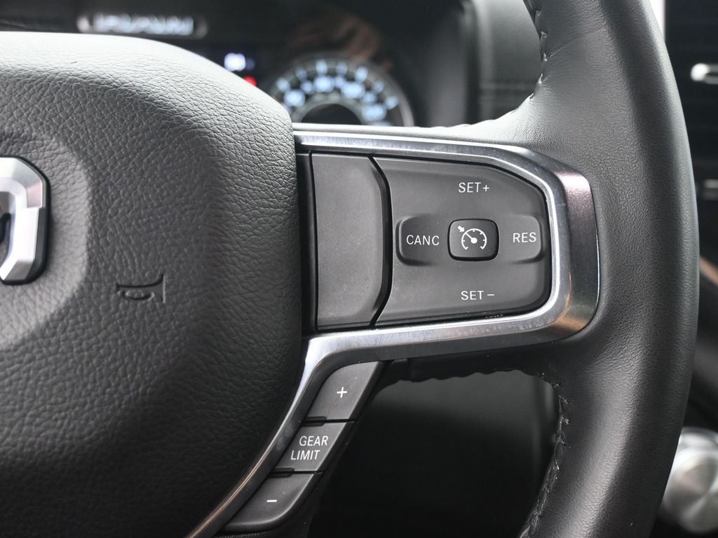 2024 Ram 1500 Laramie photo 3