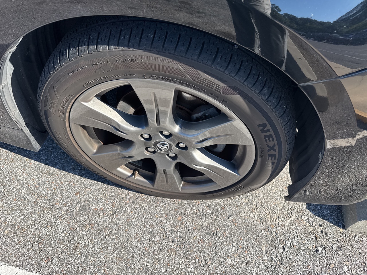2019 Toyota Sienna SE Premium photo 4