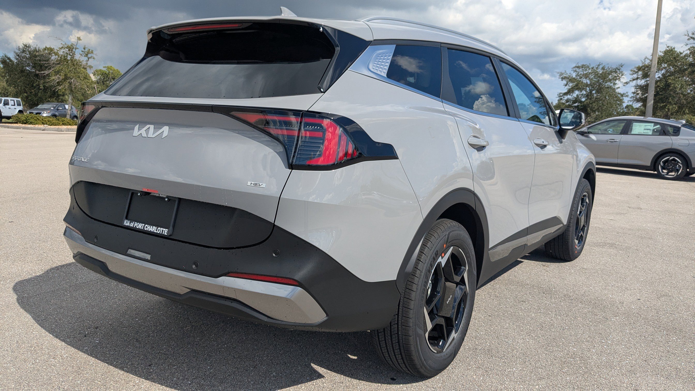 2026 Kia Sportage Hybrid EX photo 2