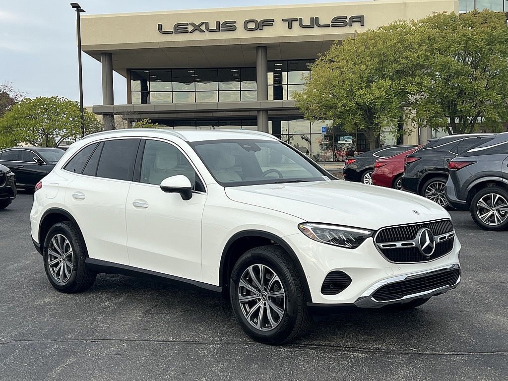 2025 Mercedes-Benz GLC Base's photo