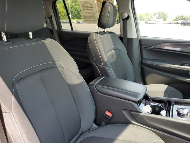 2022 Jeep Grand Cherokee Laredo photo 15