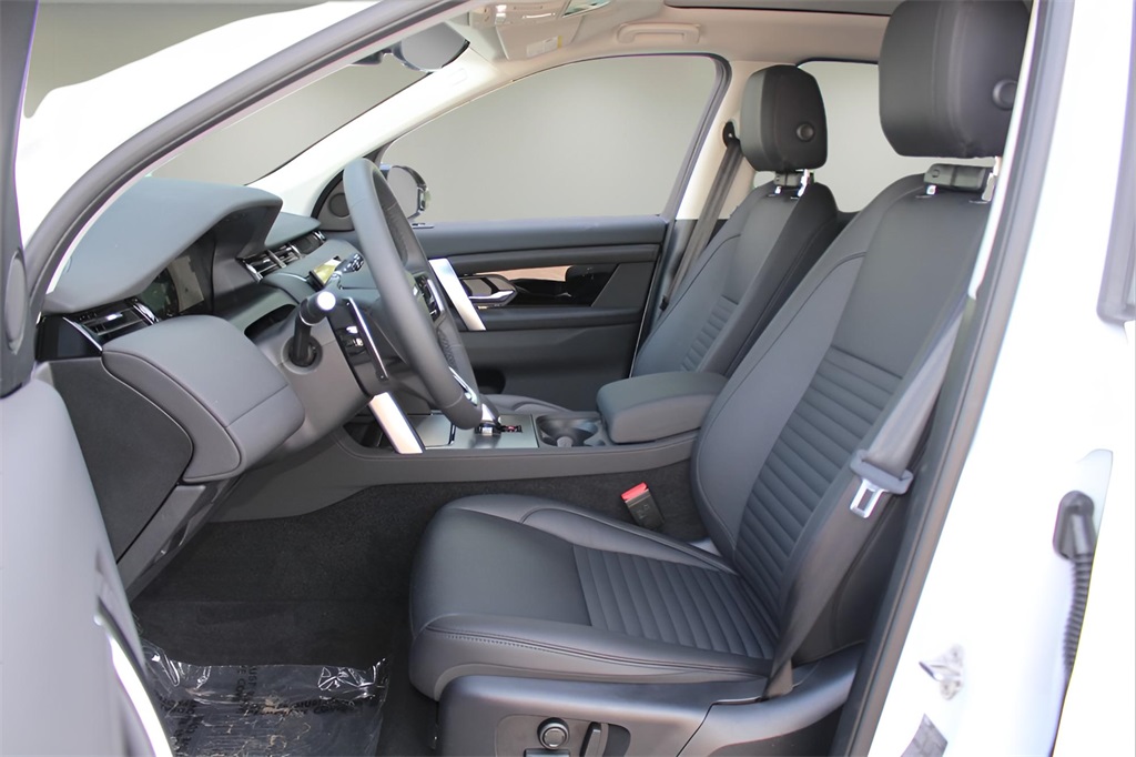 2025 Land Rover Discovery Sport S photo 10