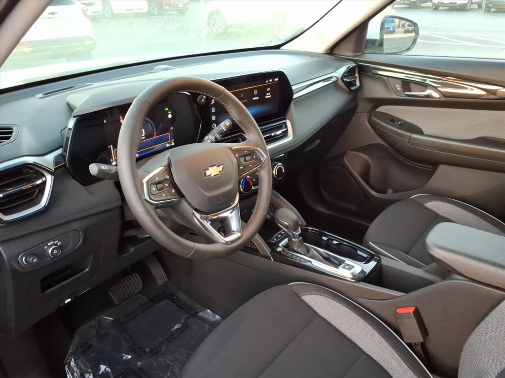 2026 Chevrolet Trailblazer LT photo 2