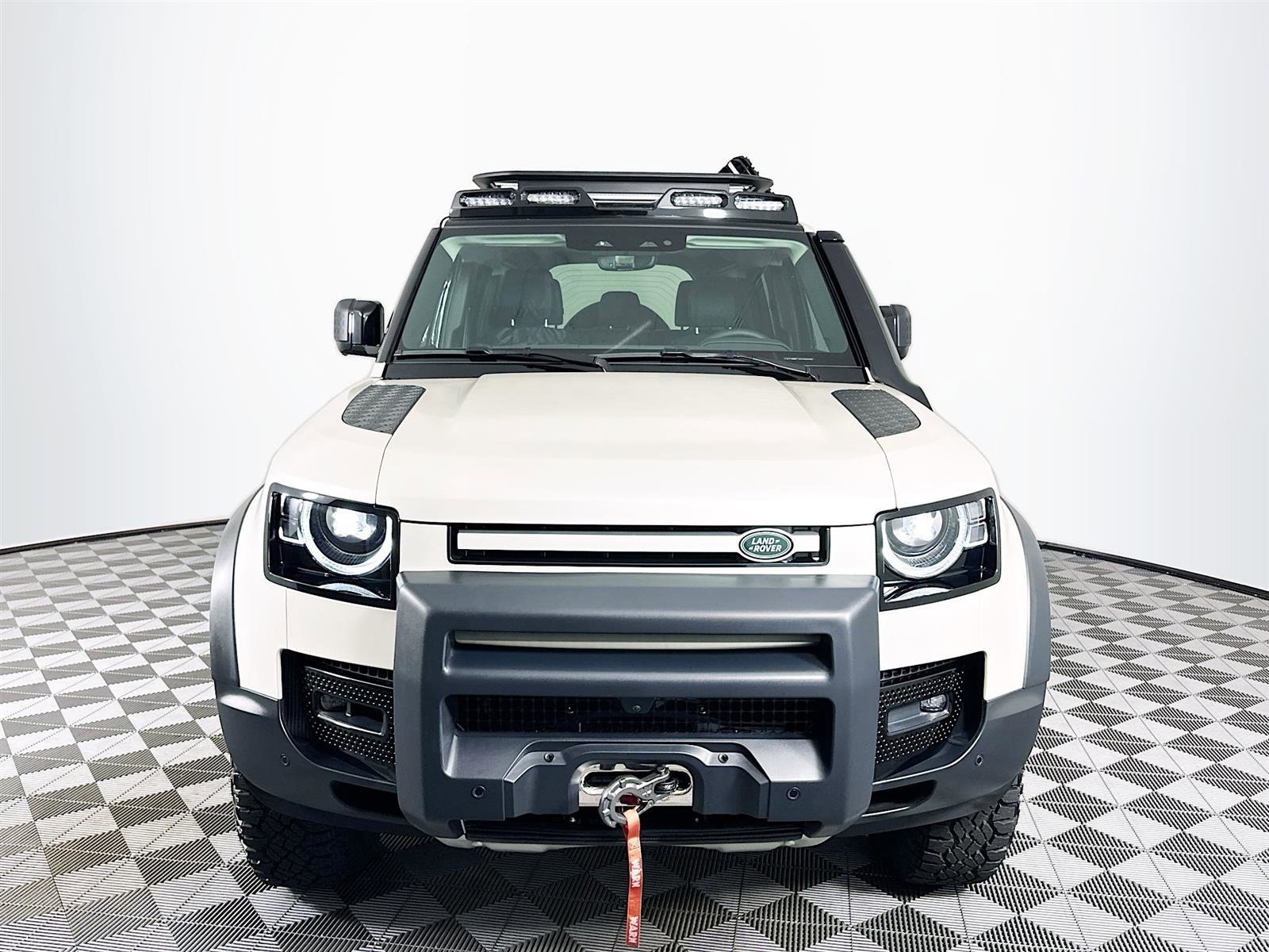 2024 Land Rover Defender 110 S photo 2