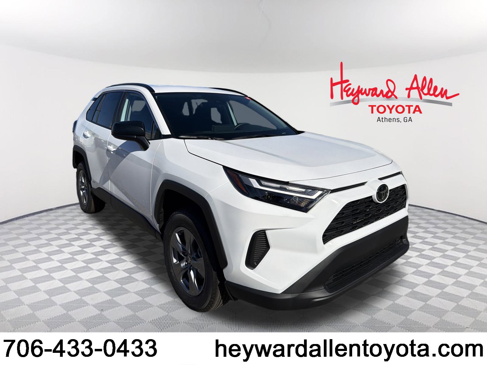 2025 Toyota RAV4 LE's photo