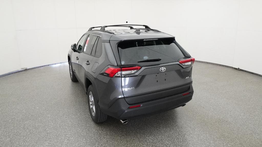 2025 Toyota RAV4 XLE photo 16