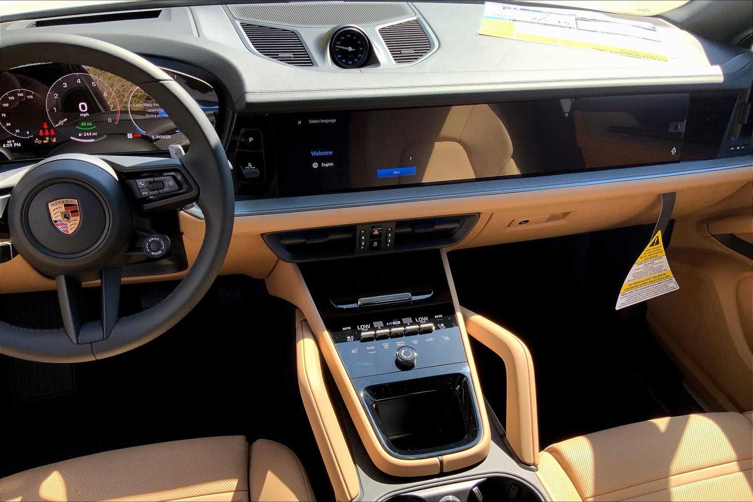 2025 Porsche Cayenne E-Hybrid Coupe photo 16