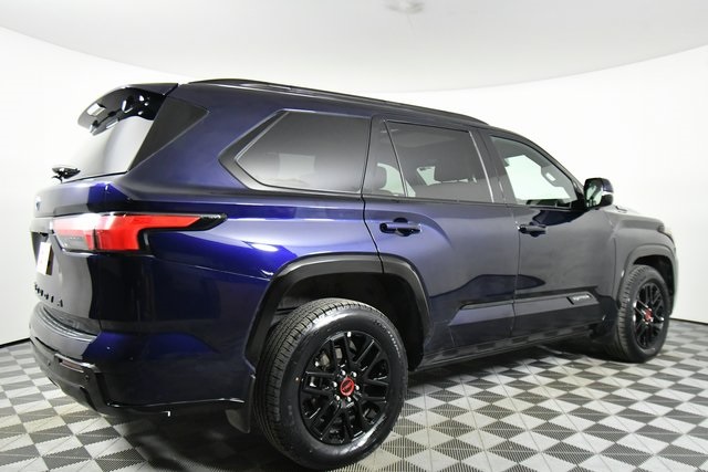 2023 Toyota Sequoia SR5 photo 9
