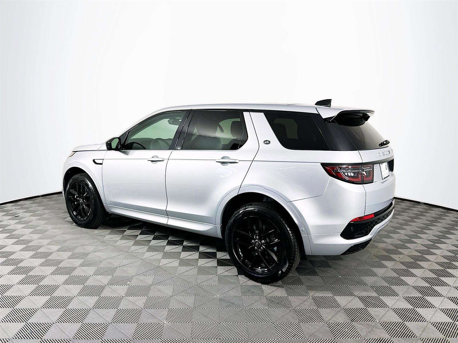 2025 Land Rover Discovery Sport S photo 2
